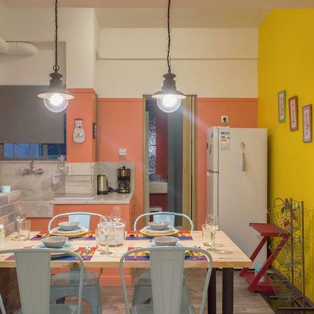 "Casa De Colores", Next To The Metro アテネ エクステリア 写真
