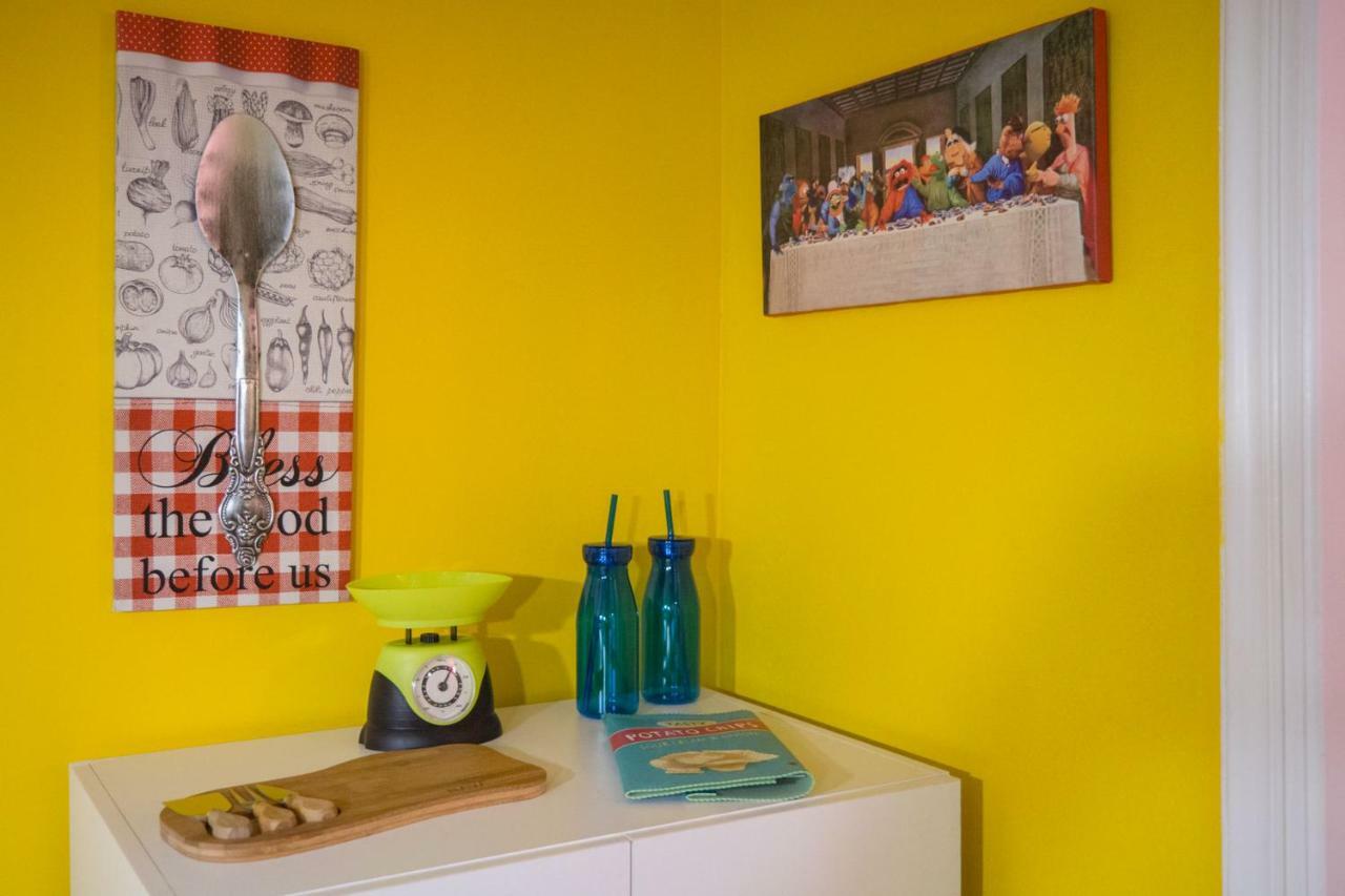 "Casa De Colores", Next To The Metro アテネ エクステリア 写真