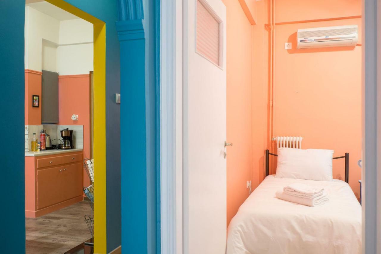 "Casa De Colores", Next To The Metro アテネ エクステリア 写真
