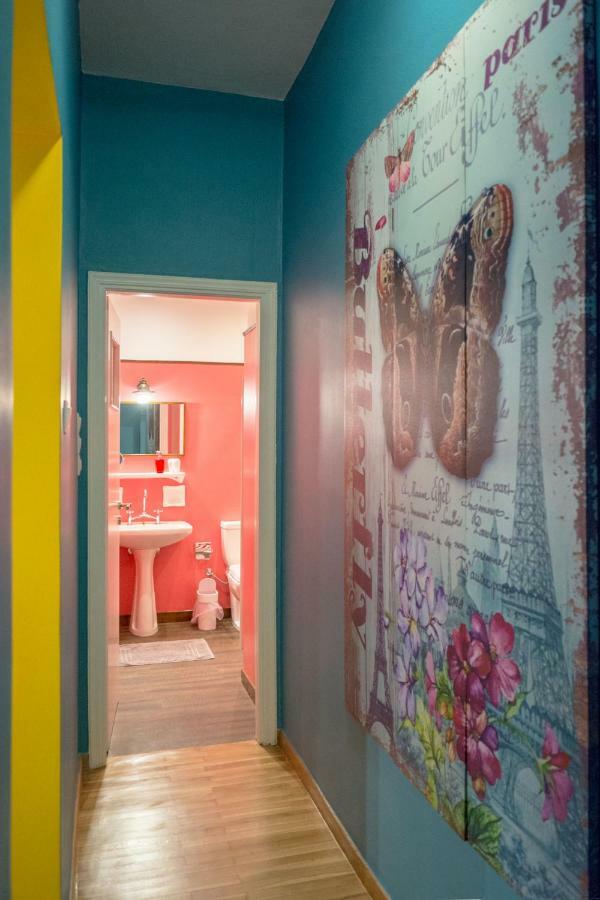 "Casa De Colores", Next To The Metro アテネ エクステリア 写真