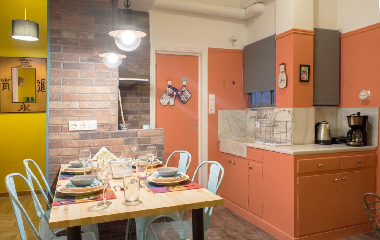 "Casa De Colores", Next To The Metro アテネ エクステリア 写真
